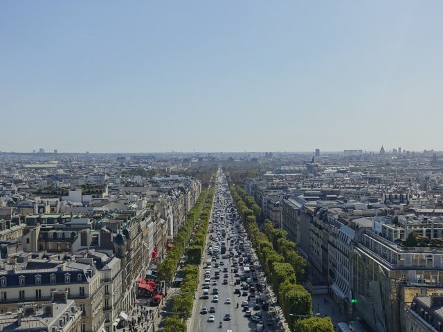 Paris vue de L'Arc de Triumphe. (L. Leclerc)